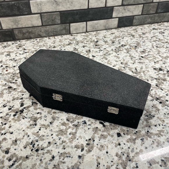 Halloween decoration, coffin with skeleton - Picture 4 of 5